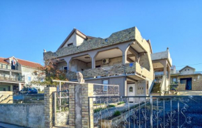 3 Bedroom Awesome Apartment In Gornji Karin